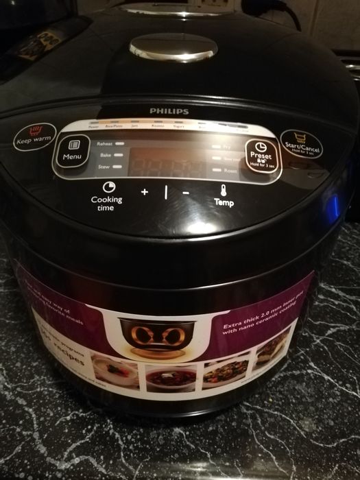 Vând Multicooker Philips HD3167/70,