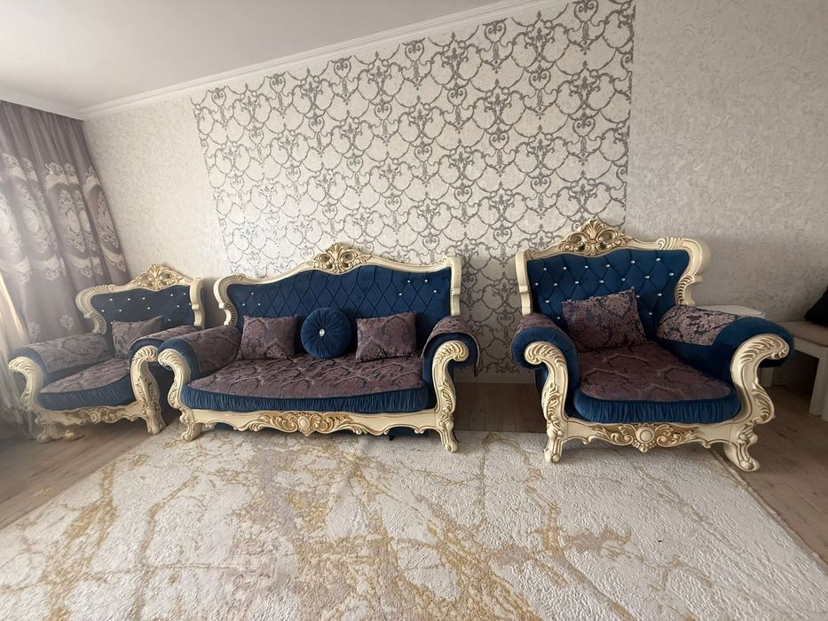 Продается диван с креслами