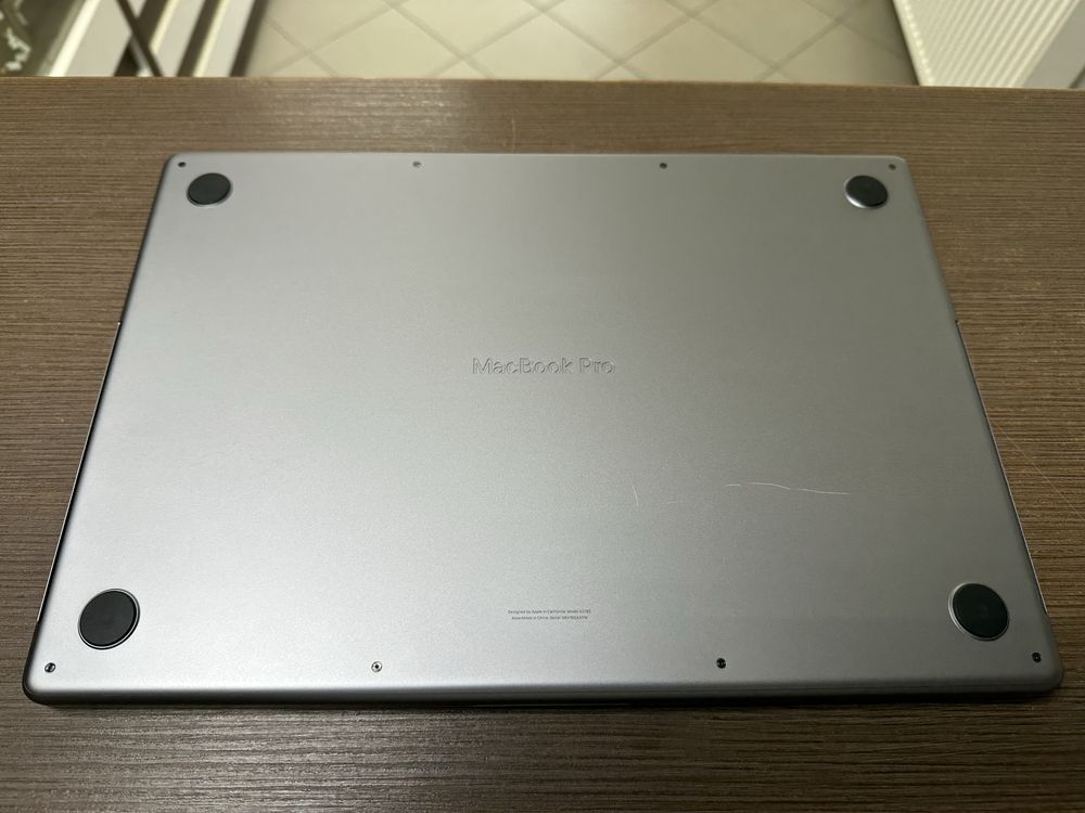 Macbook Pro 16 inch A2780 Apple M2 Max 32 GB RAM SSD 1 TB VG Roman