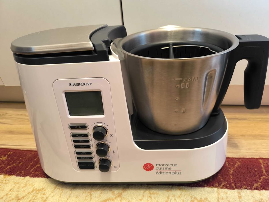 Robot multifuncțional de bucatarie