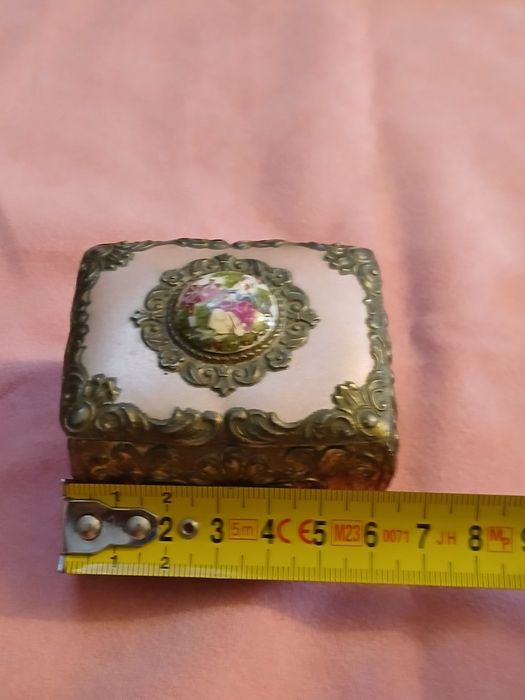 Caseta vintage metal