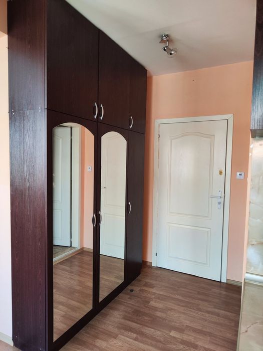 Трикрилен гардероб