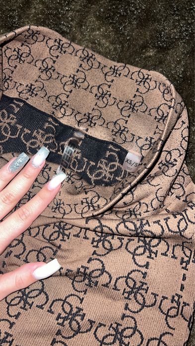 Оригинален екип на Guess