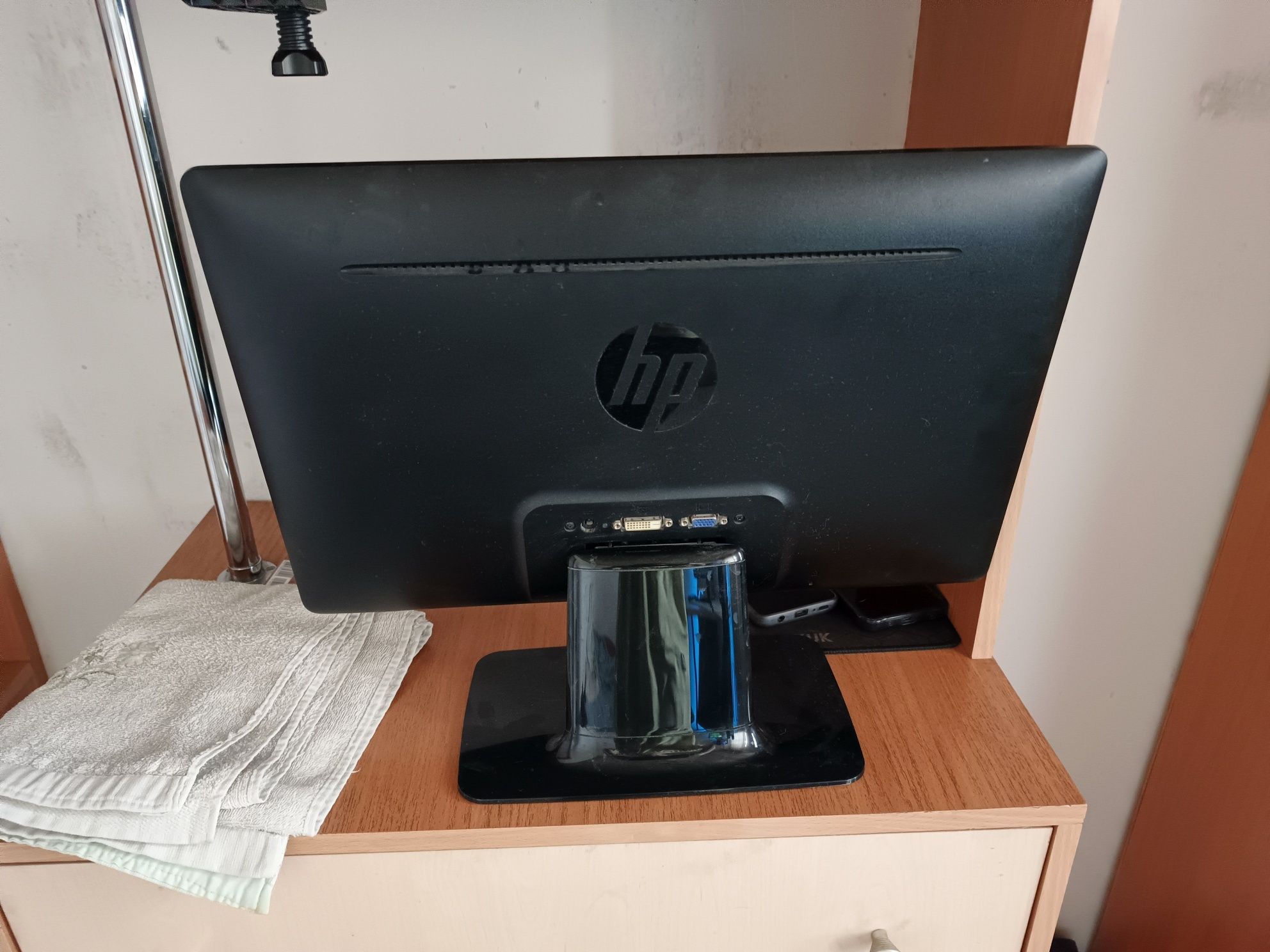 Монитор HP в хорошем состоянии