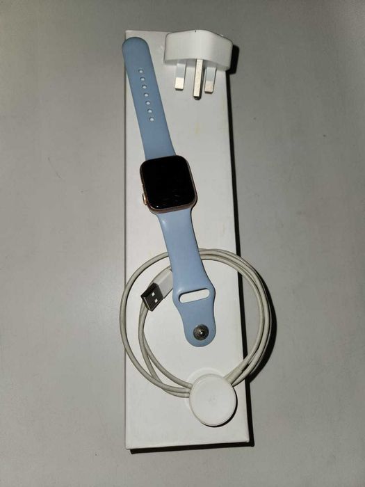 Apple Watch 4 40mm Gold Aluminum Pink Sand Sport Band