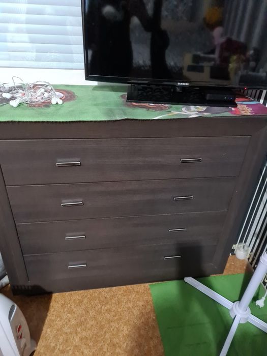 Комплект маса със скрийн 2 нощни шкафчета