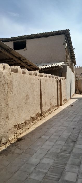 Ichan qalada turar joy sotiladi.