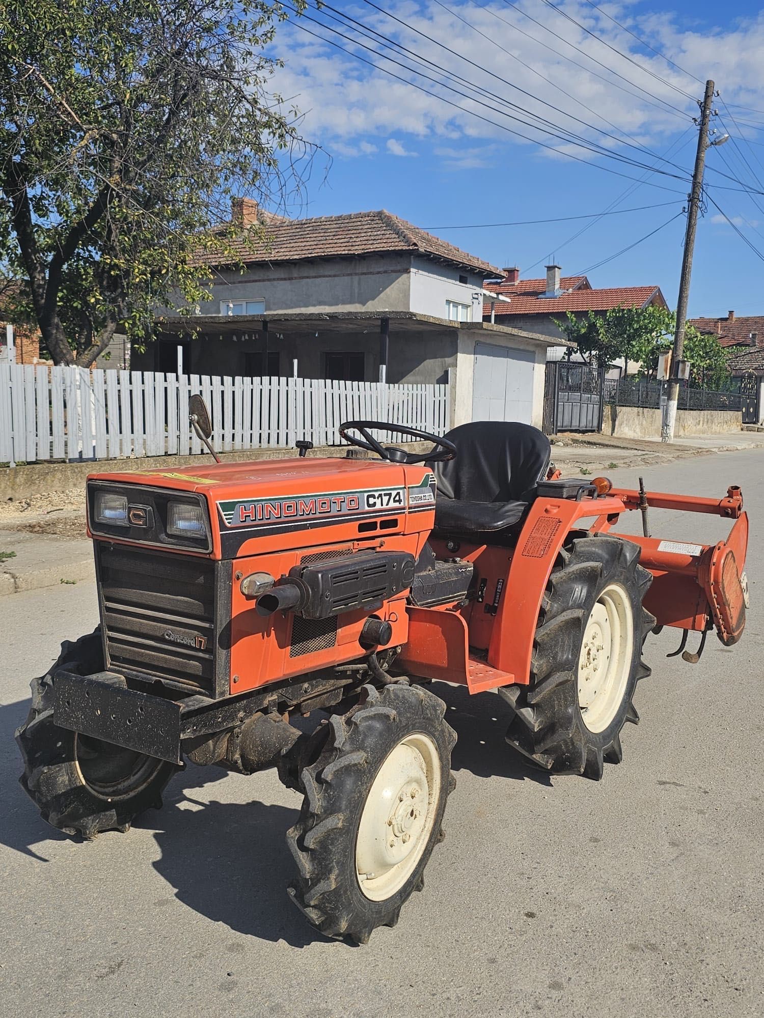 Гаражен Японски ТРАКТОР. Hinomoto, Model E1704,