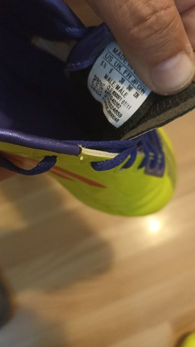 Футболни обувки adidas F50