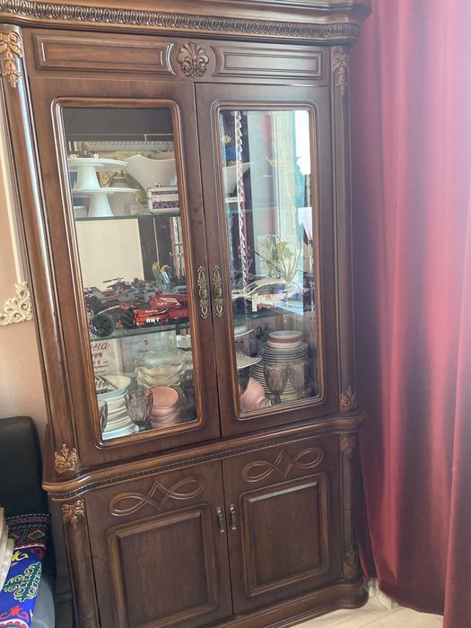 Сервант, шкаф для посуды