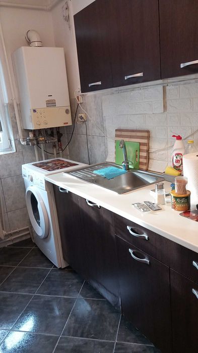 Ofer spre  închiriere apartament 2 camere, semidecomandat