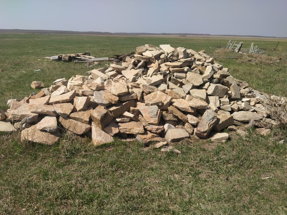 Продам камни под фундамент
