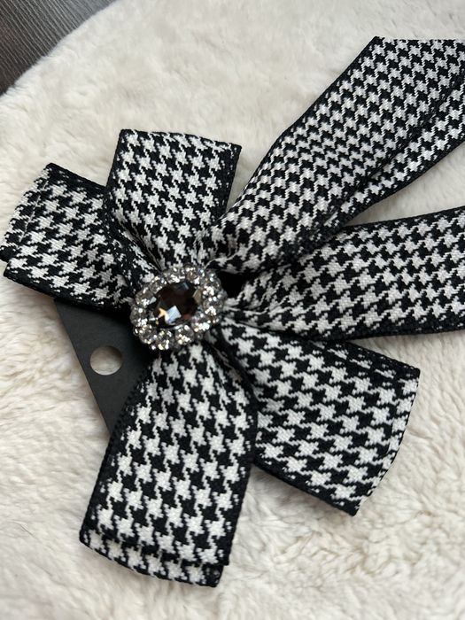 Панделка брошка в черно бял пепит с кристали Zara