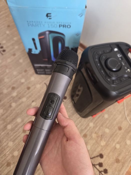 Boxa cu microfon