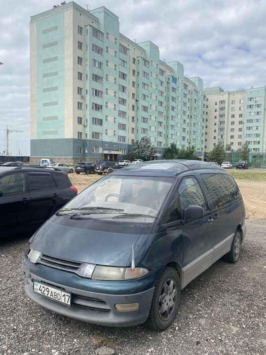 Toyota Estima Lucida