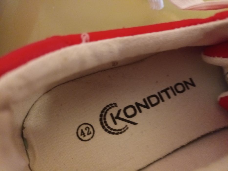 Adidas nr  42 rosii