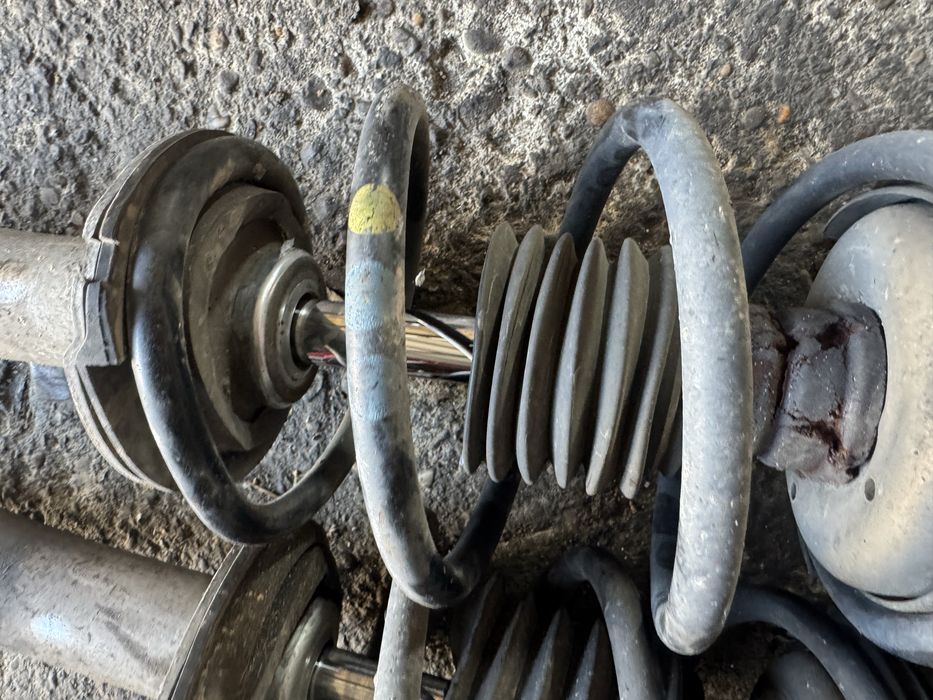 Предни амортисьори бмв е60 е61