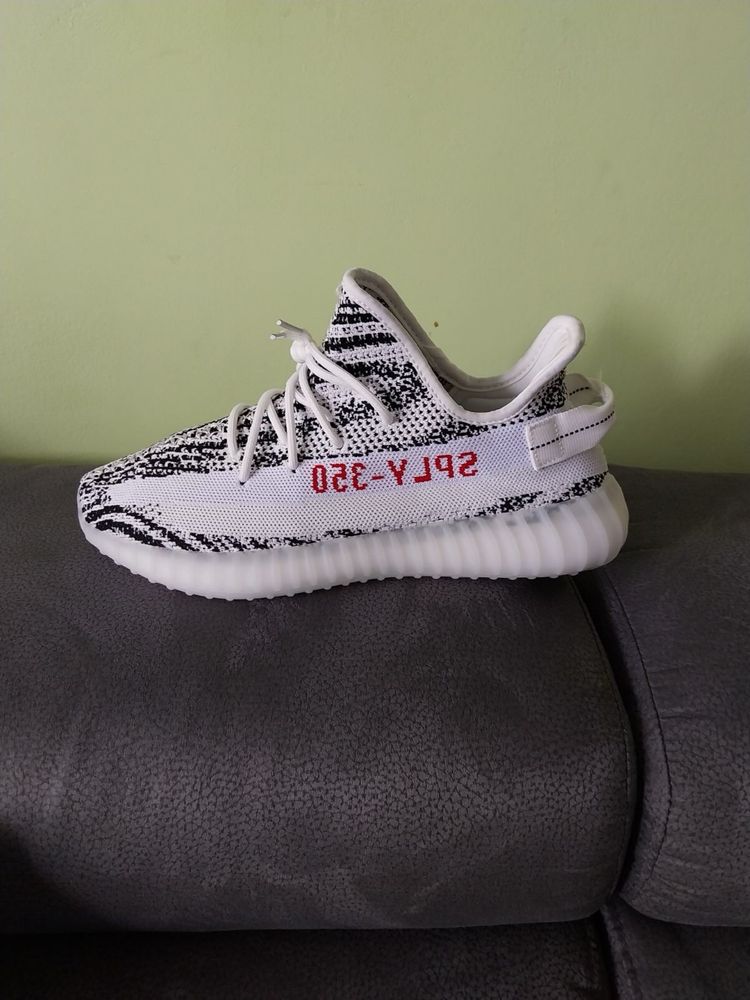 Adidas Yeezy 350 V2 zebra