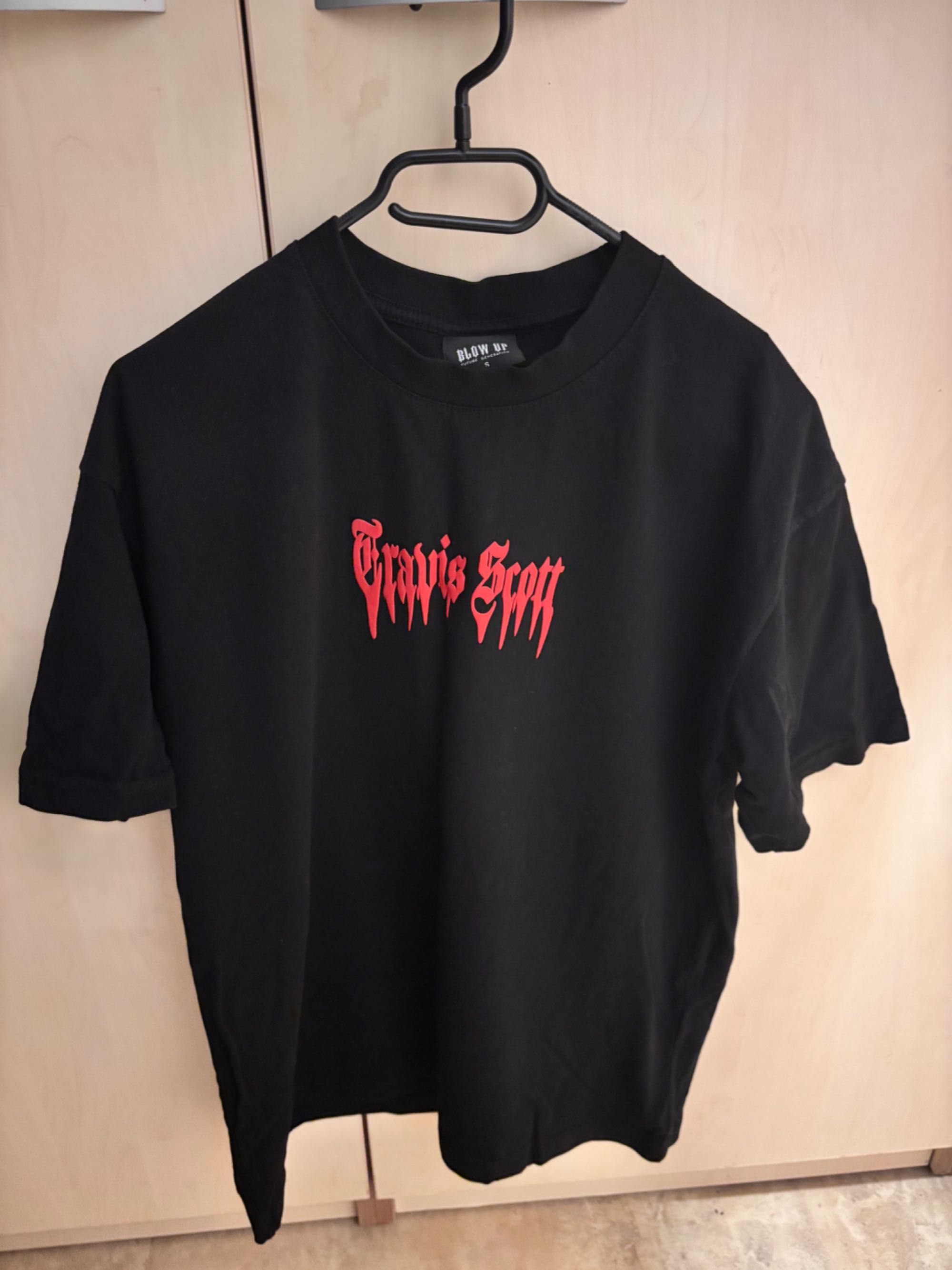 Tricouri de vanzare (Barrow, ASSC, Travis Scott)