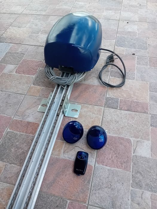 Automatizare poartă garaj cu telecomandă