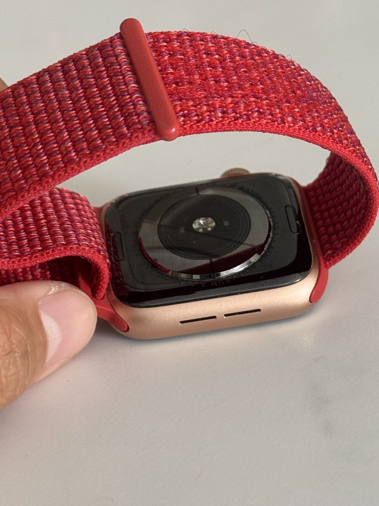 Продам apple watch series 5