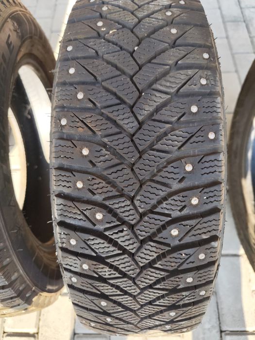 Зимние шины Triangle, новые, 2 недели ездили, все шипы на месте