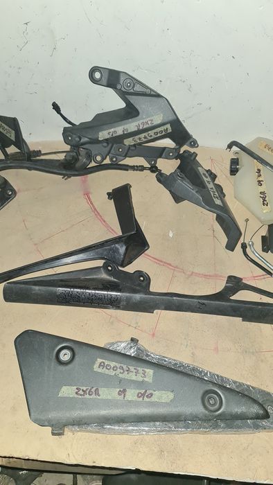 Oglinzi si carene Kawasaki ZX6R 2009 2012, cadru codita