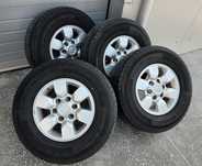 Set roti Toyota Hilux 255 70 R15C