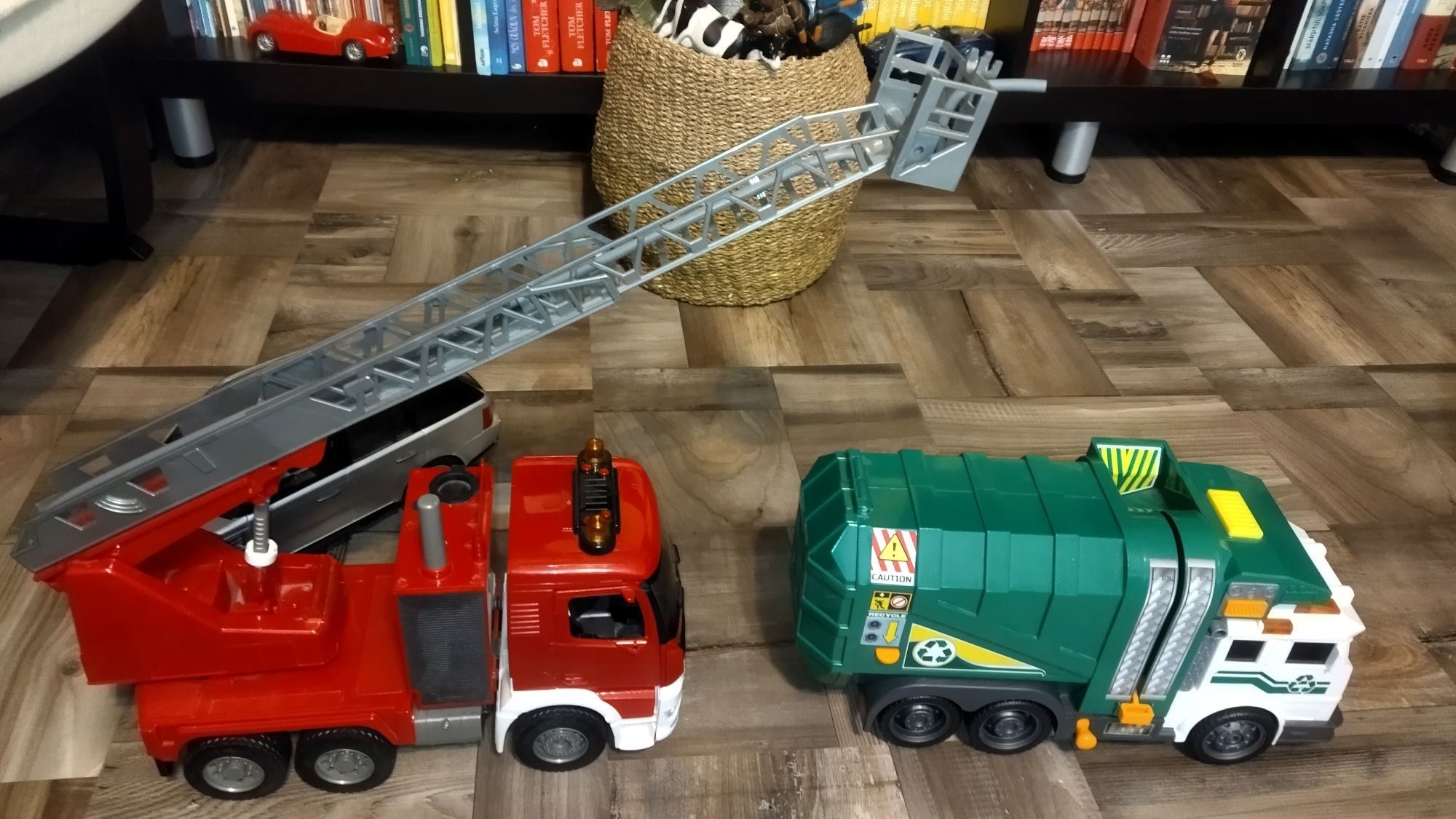 Jucării, mașină de pompieri și de gunoi