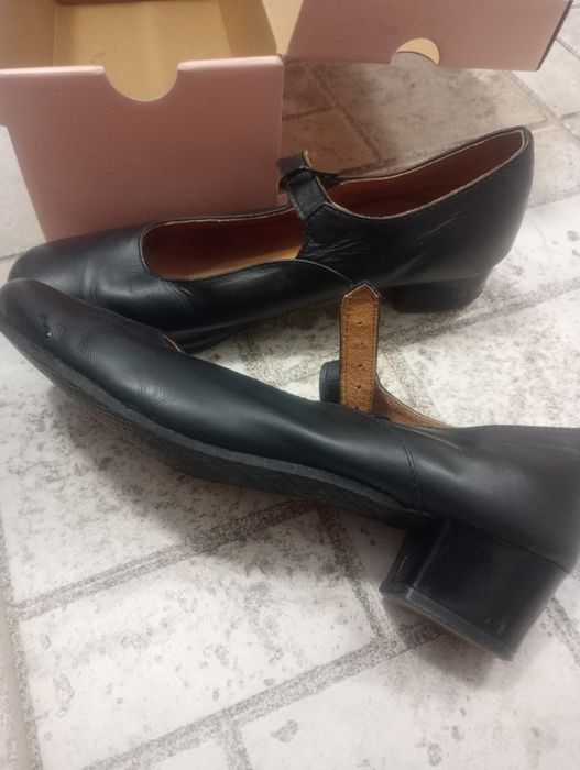 Скарпини за народни танци