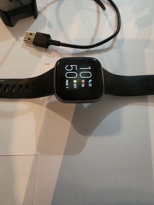 Fitbit Versa 2, cu încărcător