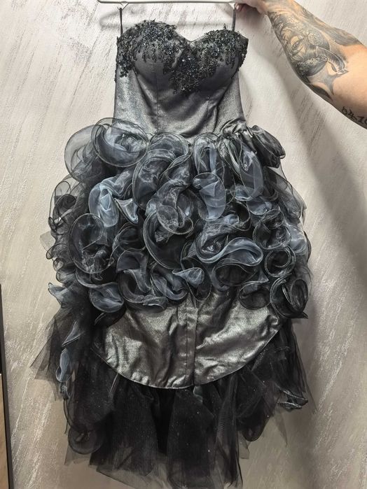 Абитуриентска рокля