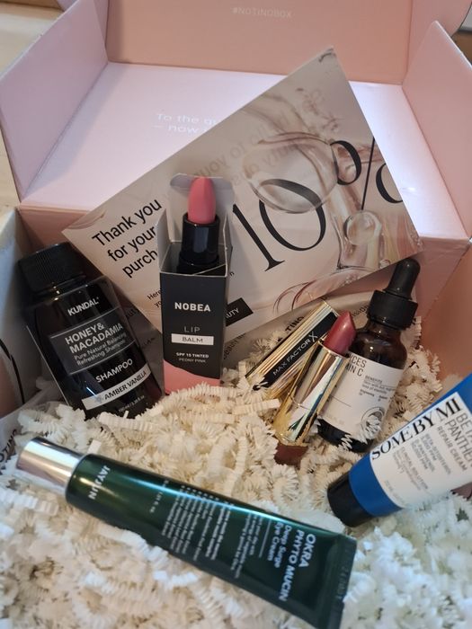 Комплект козметика корейска,червило и балсам устни