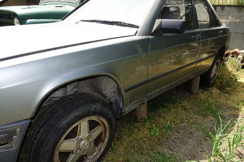 Продавам Мерцедес Mercedes 124-190D за части