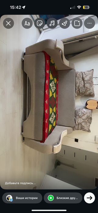 Продаю диван большой. Малый и большой диван с подушками. Есть полочки