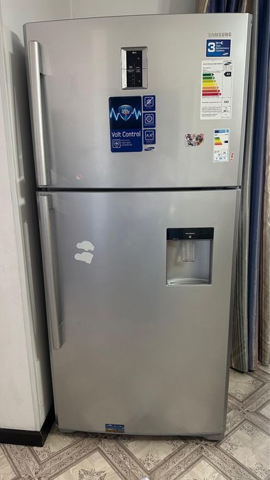 Продам большой холодильник