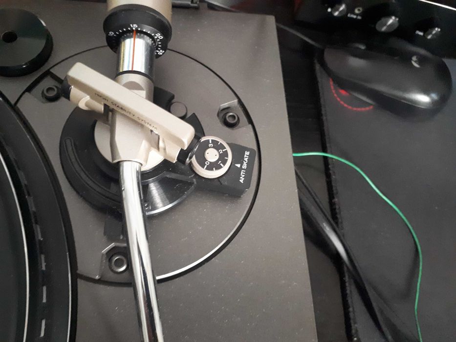 Pick-up Hitachi HT-353 (direct drive, semi-automatic)