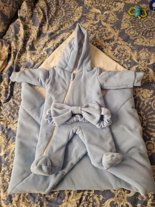 Конверт на выписку для мальчика. Цвет шикарный. Камера не передаёт.  .