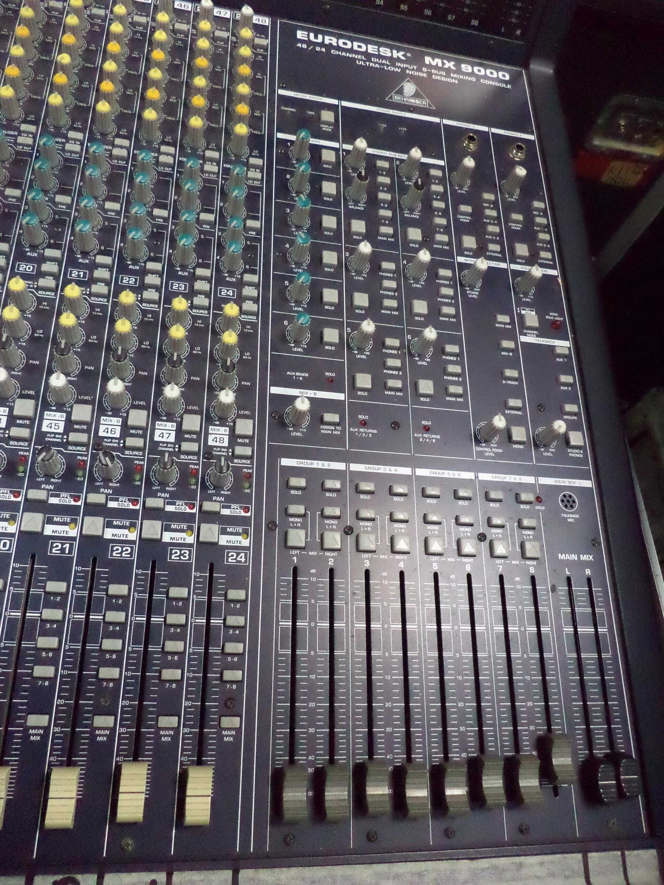 Mixer profesiona Eurodesk 9000, 48 24 inputs inline, cu CASE
700 EUR