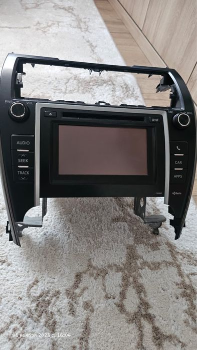 Магнитола на Тойота 50 американец 2012 год
