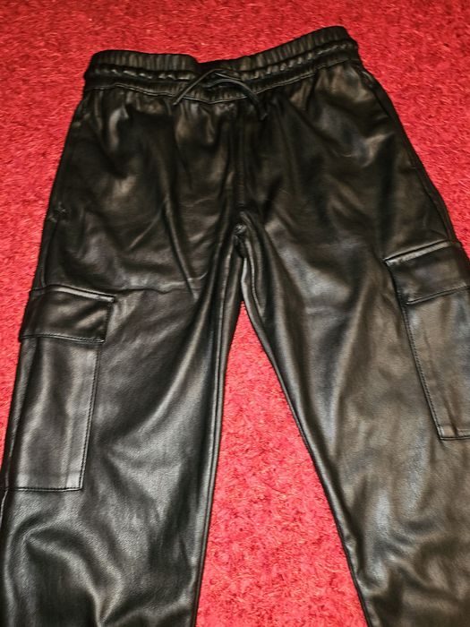 Pantaloni negri dama de piele
