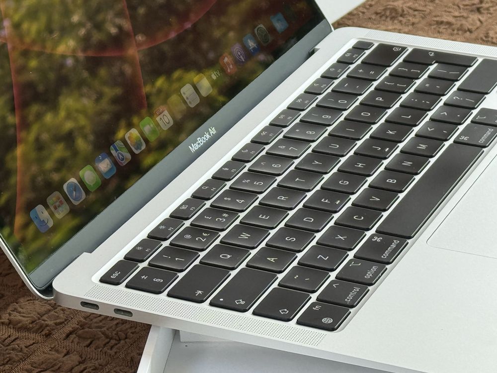 Новый MacBook Air 13.3 M1 2021/SSD256GB/8GB RAM/7c GPU/8c CPU серебро