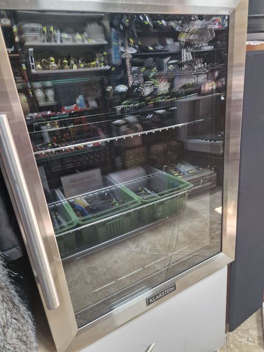 Продава се хладилник витрина KLARSTEIN дължина 61 см ширина 48