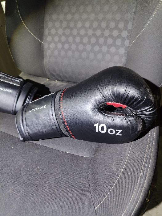 Mănuși de box 14 oz și 10 oz.  Picioroange pt săruturi sau alergat