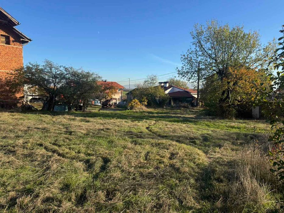 Продавам УПИ с.Подгумер