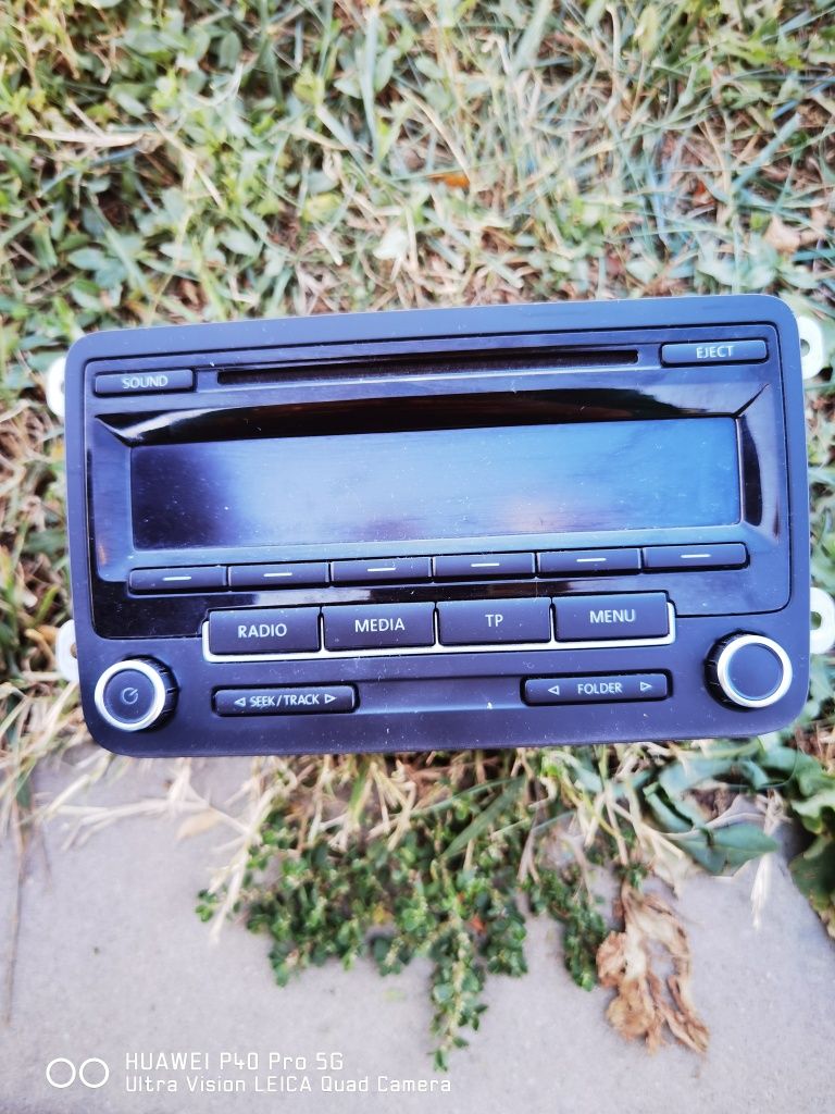 Vând cd player original jetta/golf/Passat +CADOU 2 boxe originale fata