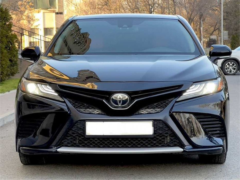 Продается Toyota Camry 2018, черный цвет