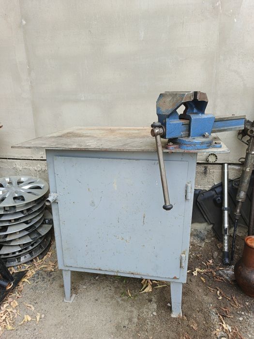 Продам Железный стол без Тисков