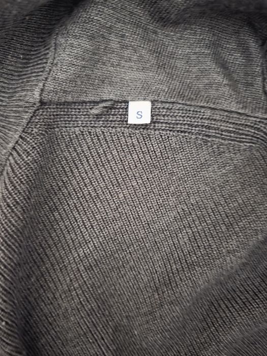 Vând cardigan Moncler 100% original