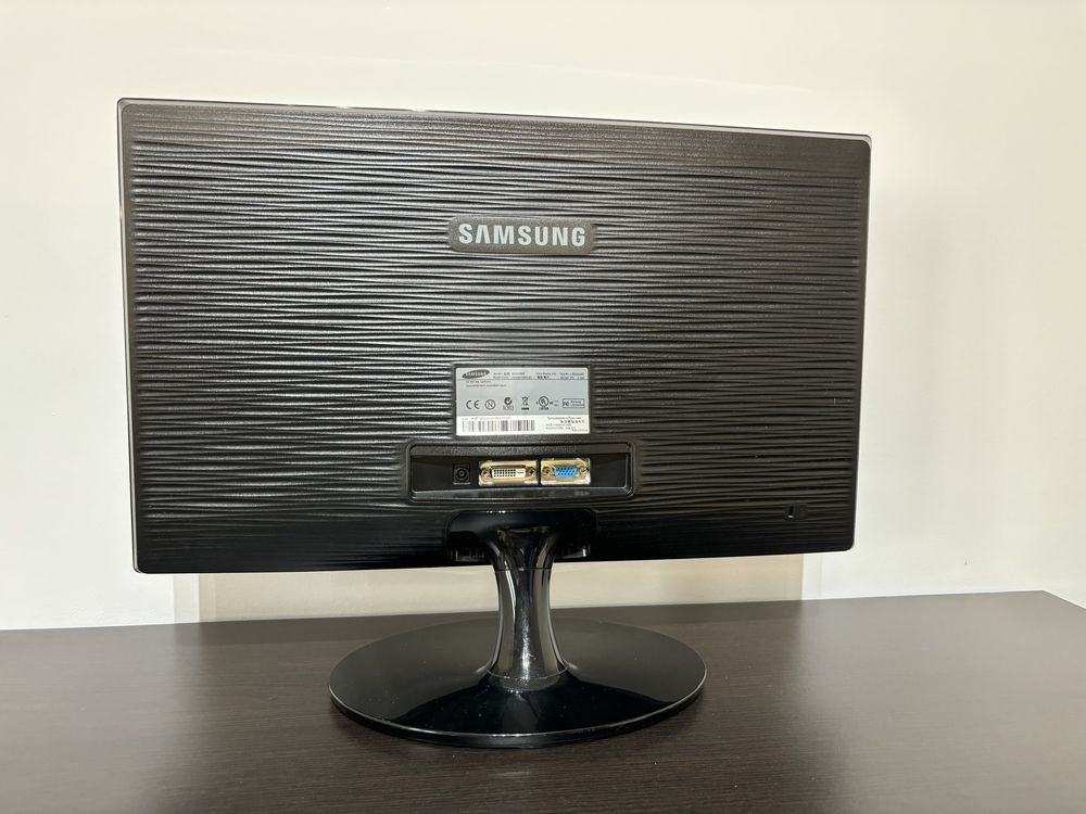 Vand monitor Samsung wide - FullHD